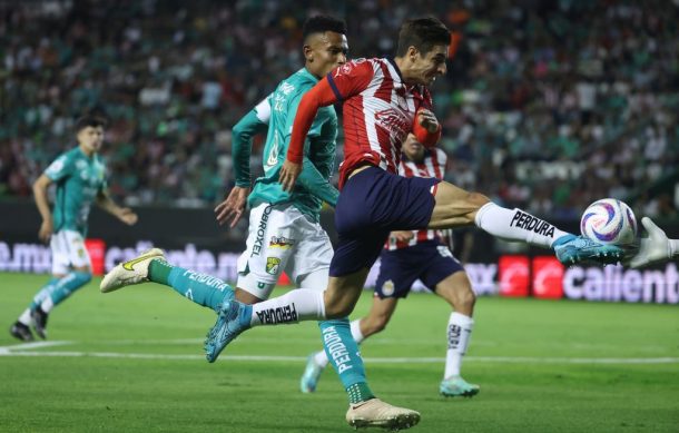 Vence Chivas de visitante a León en su debut en el torneo