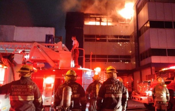 Se registra fuerte incendio en el Mercado de Abastos