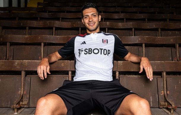 Fulham le da la bienvenida al delantero mexicano Raúl Jiménez