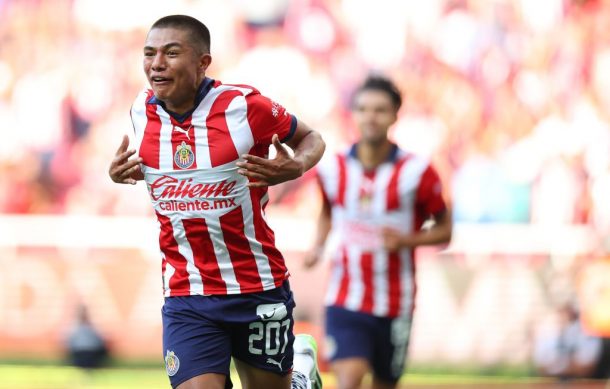 Chivas brilla con su afición y golea 3-1 al San Luis