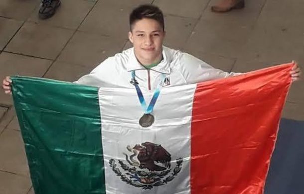 Osmar Olvera logra plata para México en Mundial de Natación