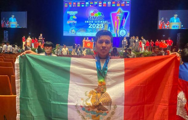 Diego Enrique gana oro en Olimpiada de Matemáticas en Singapur