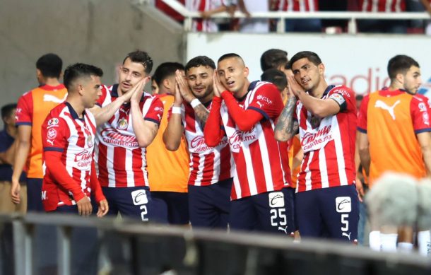 Chivas vence a Xolos y sigue de líder e invicto en la Liga MX