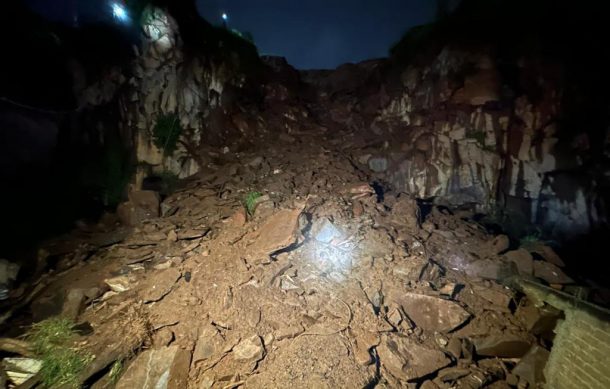 Revisarán situación de familias desalojadas por riesgo de derrumbe de cerro en Tonalá