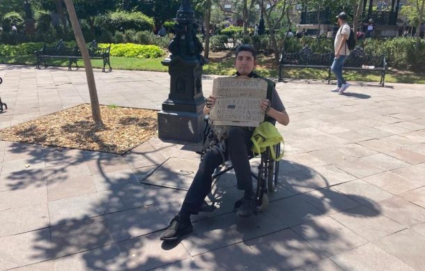 Atenderán a joven parapléjico que se manifestó en Palacio de Gobierno