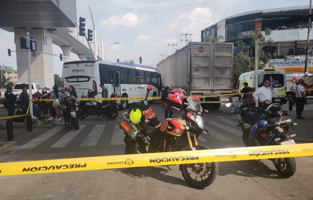 Accidente de autobús contra tráiler deja 15 heridos en Zapopan