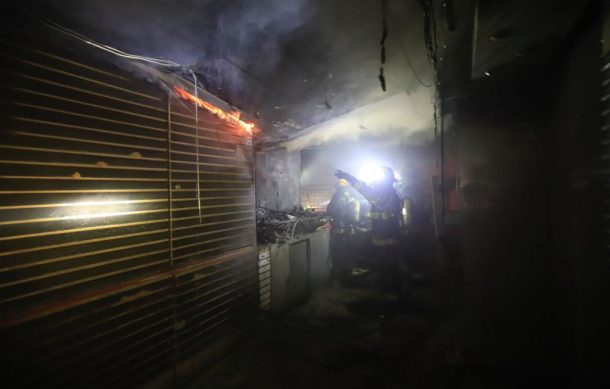 Se registra incendio en el mercado San Juan de Dios