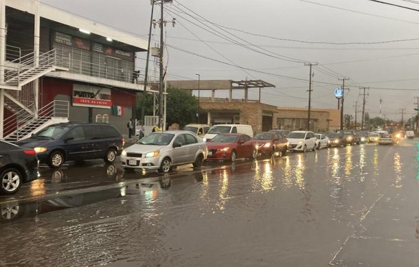 Lluvia y semáforos colapsan vialidad en avenida Concepción y la avenida Adolf Horn