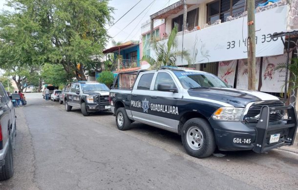 Roban al menos 10 vehículos de lote de autos seminuevos en GDL