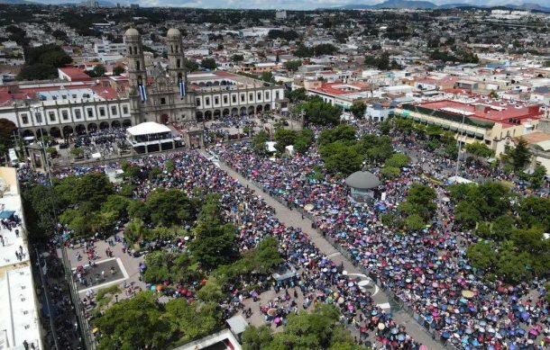 Llega la Virgen de Zapopan a su Basilica en medio de una gran multitud