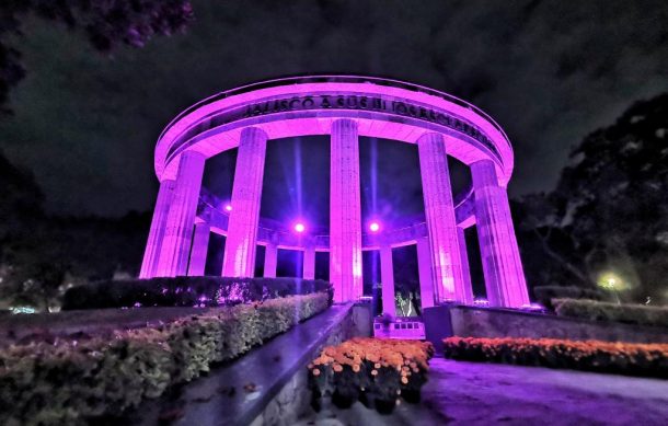 Iluminan de rosa edificios públicos por el Día de la lucha contra el Cáncer de Mama