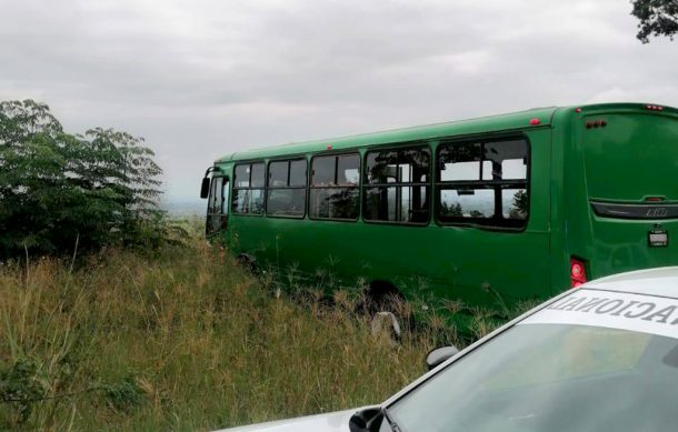 Drogado recorrió Vallarta y carretera a Nogales en un autobús: hay 12 coches dañados y siete heridos