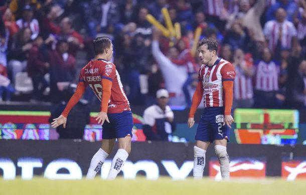 Chivas vence 2-0 a Puebla en el Cuauhtémoc y confirma resurgimiento