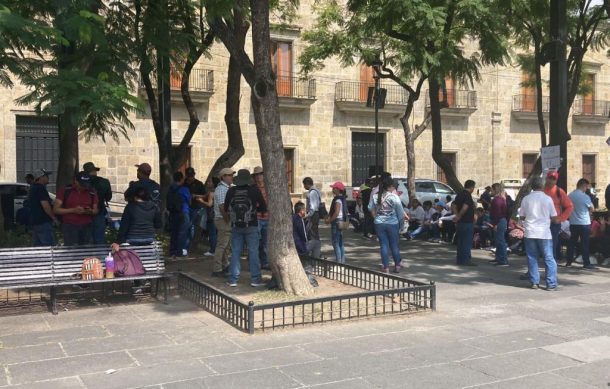 Protestan trabajadores de telesecundarias por condicionamiento de un apoyo económico