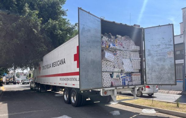 Sale tráiler de Cruz Roja con ayuda humanitaria para Guerrero