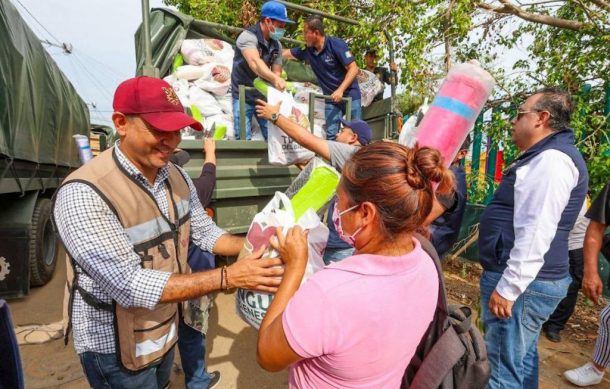 Avanza entrega de apoyo a damnificados de huracán “Otis”