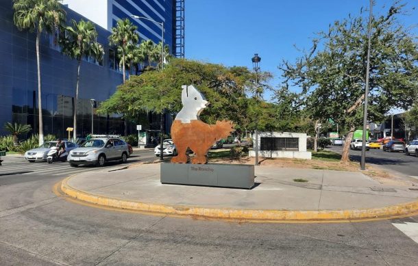 Regresan escultura rehabilitada a cruce de López Mateos y Lázaro Cárdenas