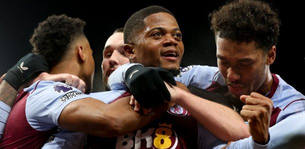 Aston Villa gana y alcanza al Liverpool en la cima de la Liga Premier