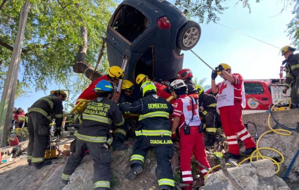 Muere automovilista en fuerte accidente en Periférico