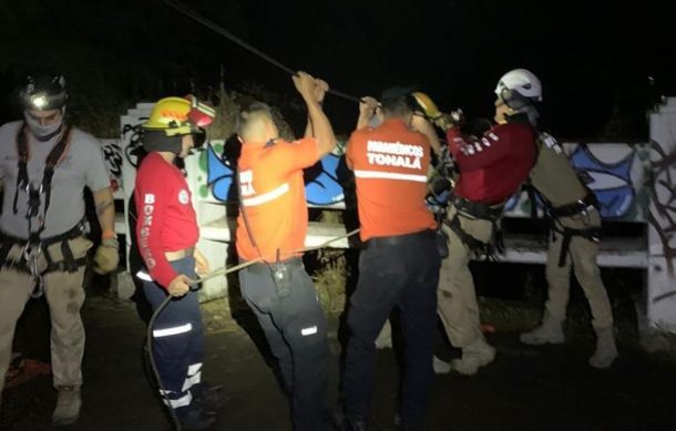 Rescatan a paseantes en la Barranca de Colimilla