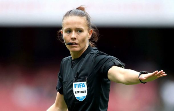 Rebecca Welch es la primera arbitra que dirige un juego en la Premier League