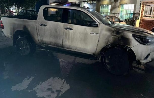 Incendian camioneta de presidenta de Morena en El Salto