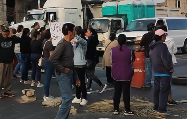 Vecinos de Santa Cruz de las Flores bloquean carretera por inseguridad de la vialidad