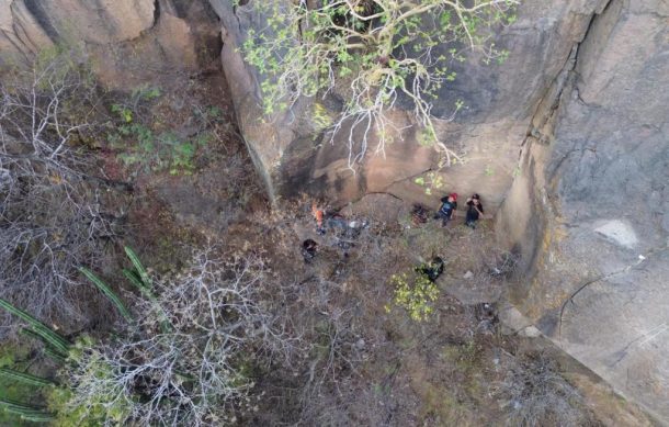 Rescatan a adolescente atrapada en barranco en Zapopan