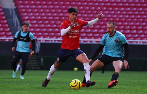 Chivas golea en su primer juego de pretemporada