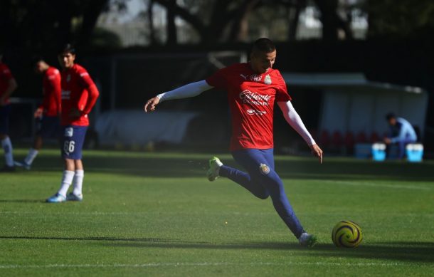 Chivas golea al Celaya en cierre de pretemporada; Alexis Vega, es separado.