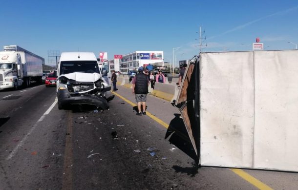 Choque afecta circulación de la carretera a Nogales