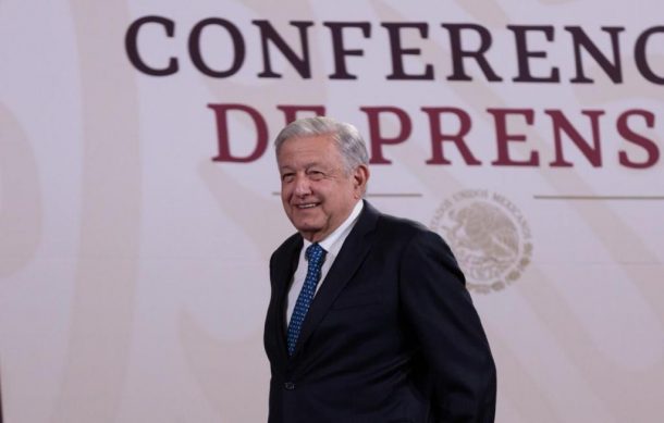 Acusa AMLO que hay un bombardeo mediático para manipular a la clase media