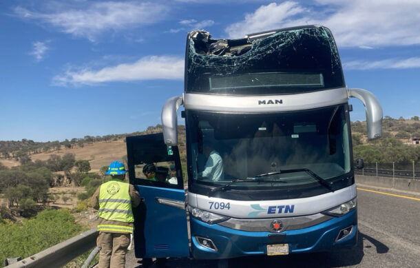 Llanta de carguero que se desprendió impactó un autobús