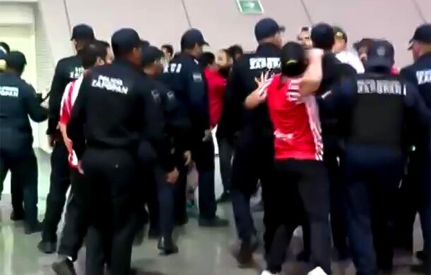 Agreden a policía de Zapopan en el estadio Akron