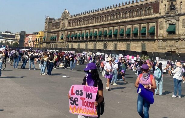 Marchas de mujeres llegan al Zócalo de CDMX