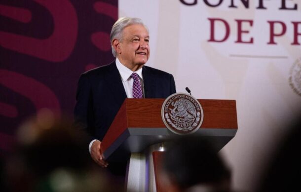 AMLO agradece a mujeres por marchar sin violencia por el 8M