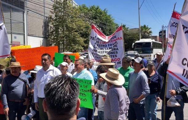 Pobladores de Mezquitán bloquean avenida Lázaro Cárdenas