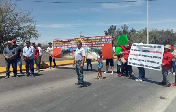 Vecinos de Tonalá bloquean la carretera a Zapotlanejo