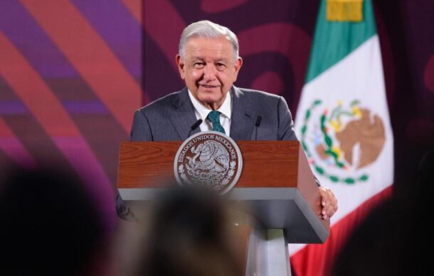 Se reúne AMLO y familiares de los normalistas desaparecidos