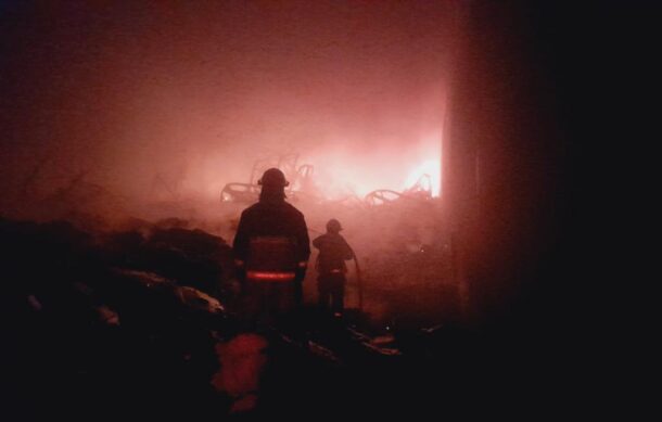 Clausuran bodegas en Zapopan que se incendió esta madrugada