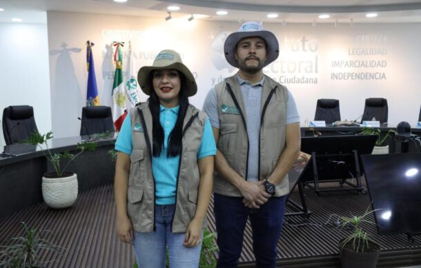 Presentan uniformes de funcionarios electorales para el 2 de junio