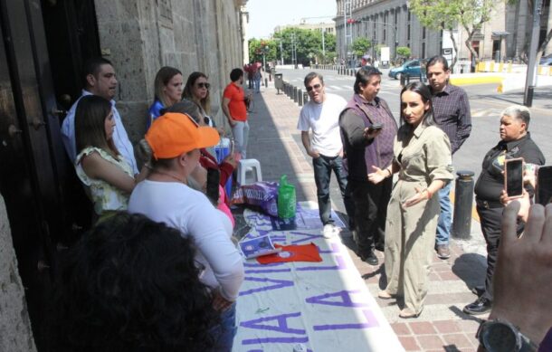 Víctimas de violencia vicaria se manifiestan en Congreso