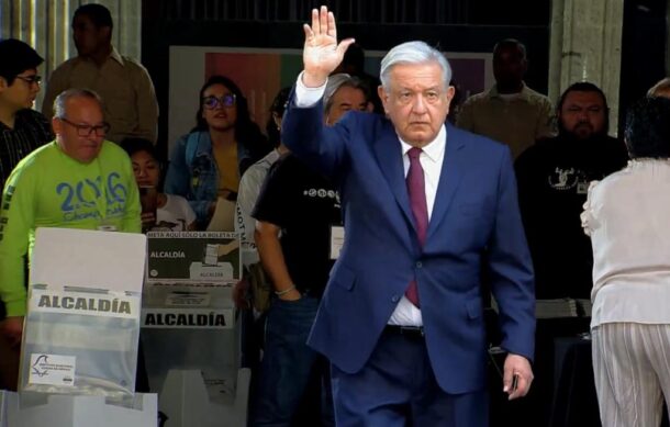 López Obrador emite su voto