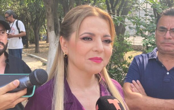 Emite su voto la aspirante a la gubernatura Claudia Delgadillo