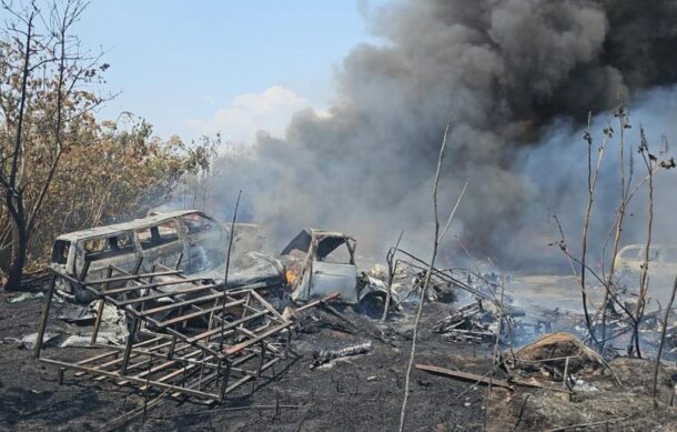 Incendio afecta corralón del IJAS en Huentitán