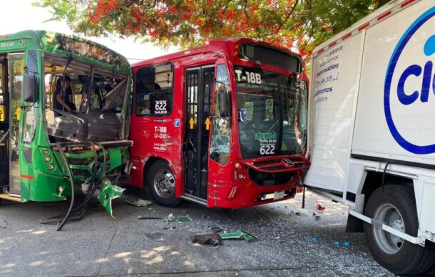 Choque de unidades del transporte público deja 10 heridos