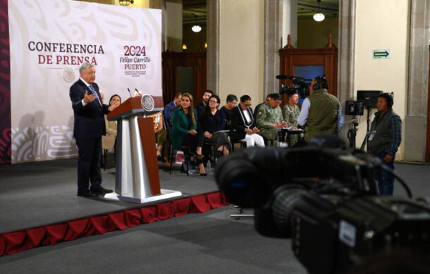 AMLO reconoce aportación del PRD a la democracia