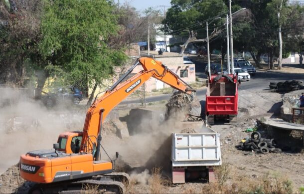 Sacan 200 toneladas de desechos de arroyos y canales de Guadalajara