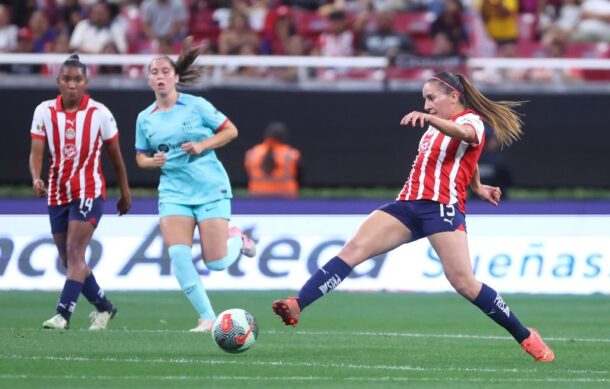 Barcelona femenil muestra poderío y golea a Chivas 4-1