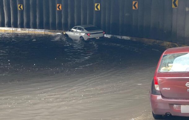 Permanece inundado retorno subterráneo de Periférico y Vallarta